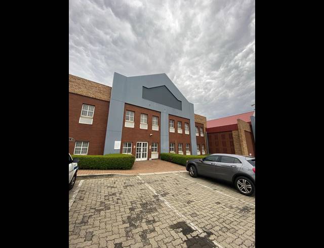 1,098M² WAREHOUSE TO LET IN PAULSHOF